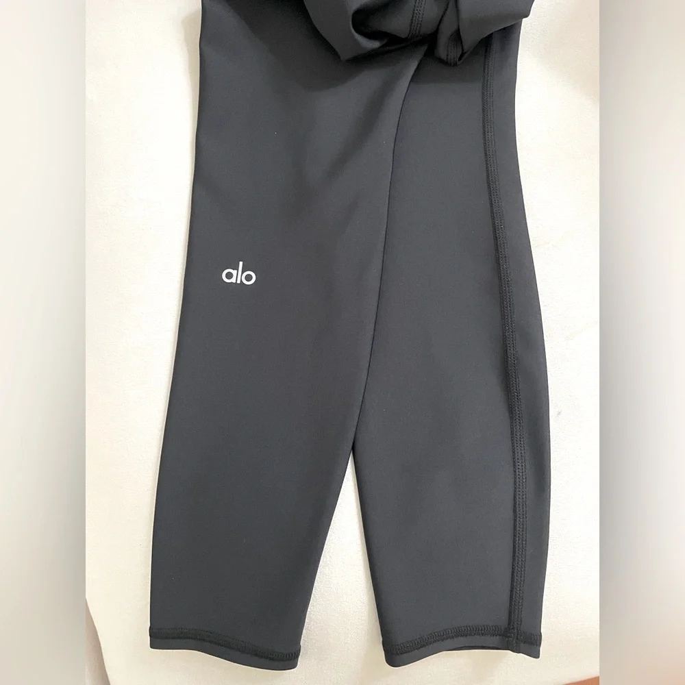 NWOT Alo Yoga High Waisted Airlift Leggings Black Color Size XXS